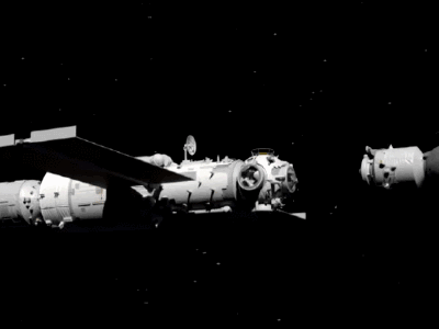 神舟十二号飞船将在入轨6小时内与“天宫号”空间站核心舱进行对接，其过程示意图。