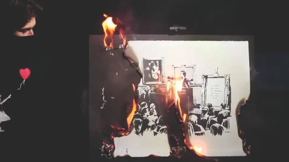 5.3月，一家公司用9.5万美元购买了一张著务街头涂鸦艺术家班克西（Banksy）的作品Morons，然后拍摄了一个人用打火机将这幅画烧毁的过程，并将这个视频生成为NFT作品命名为“被烧毁的班克西”， 完成了将一幅艺术作品的存在形式从线下转为线上的过程。